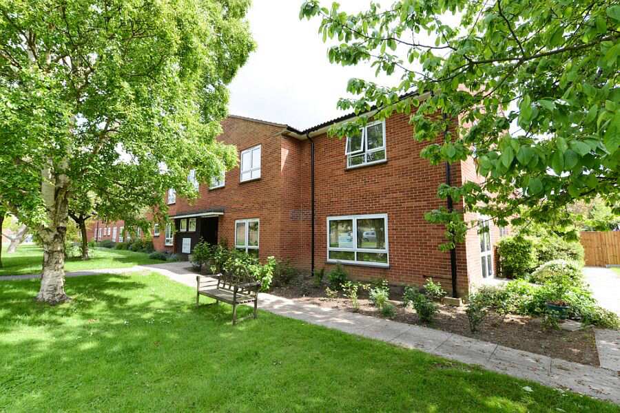 De Ramsey Court, Huntingdonshire, Cambridgeshire, PE28 2SY Sheltered