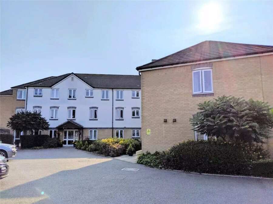 Cleves Court, Castle point, Essex, SS7 2RA For sale Sheltered