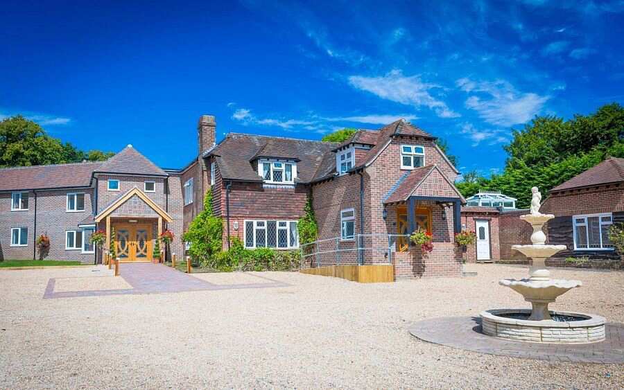 Whiteoaks Rest Home, Fareham, Hampshire, PO14 1NZ Residential care home