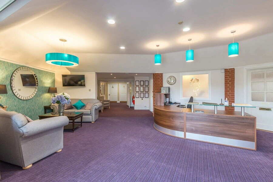 Chalfont Lodge Care Centre, Chiltern, Buckinghamshire, SL9 0QQ Nursing home