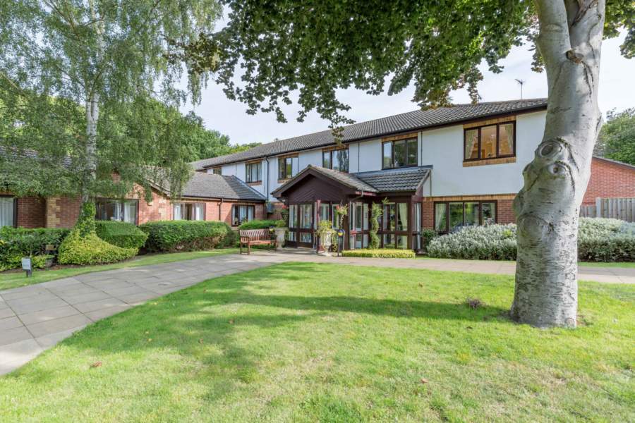 Leonard Lodge Care Home, Brentwood, Essex, CM13 1AQ Nursing home