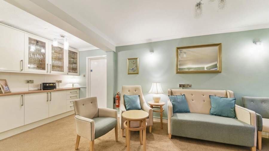 Tudor Grange, Greenwich, Greater London, SE3 7RZ For sale Sheltered