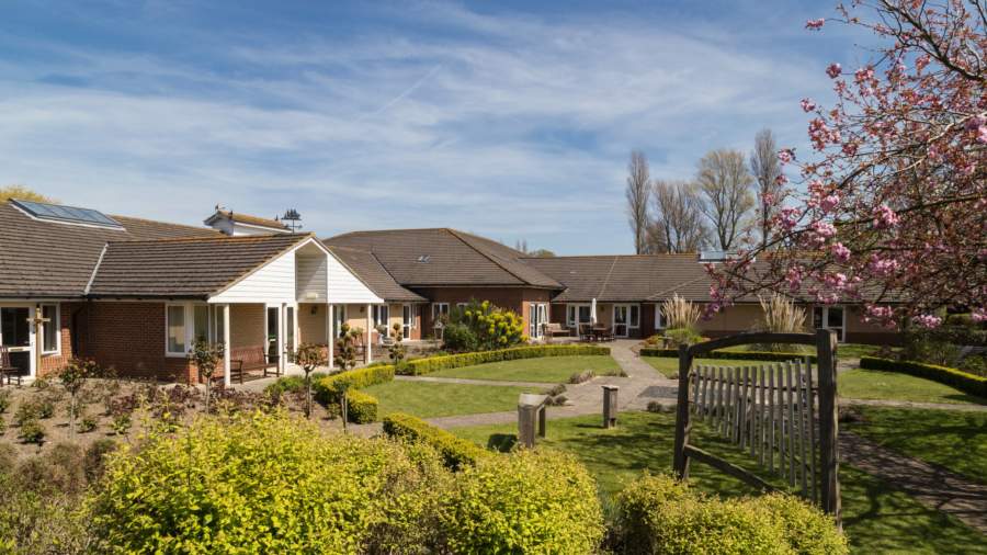 Oulton Park Care Centre, Waveney, Suffolk, NR32 3AX Nursing home