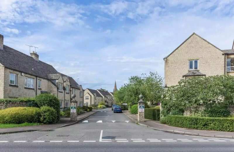 St Mary's Mead, West Oxfordshire, Oxfordshire, OX28 4EZ Sheltered