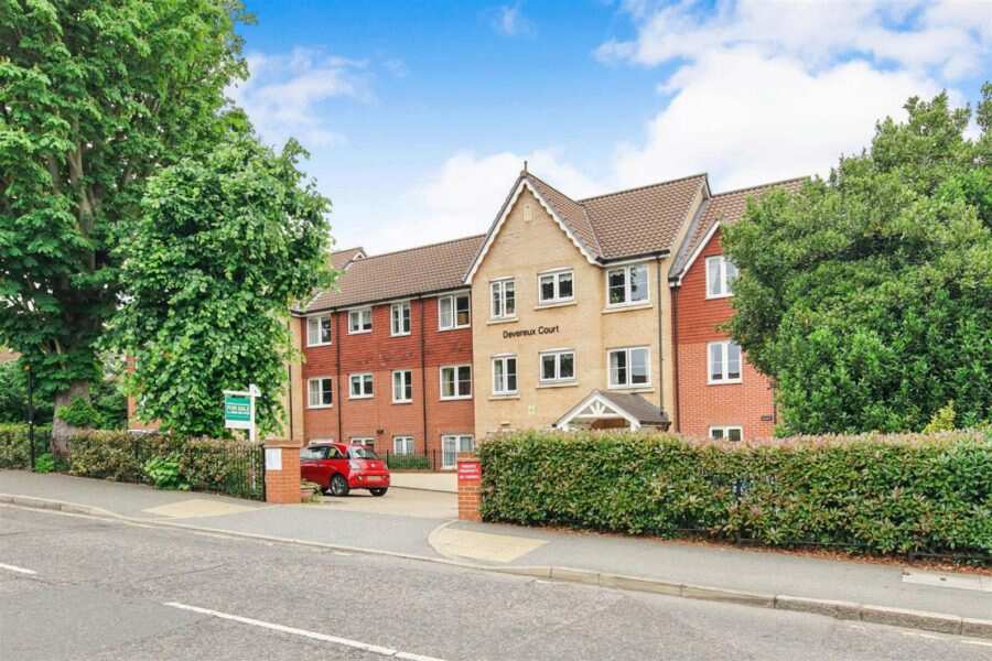 Devereux Court, Redbridge, Greater London, IG8 0DF For sale