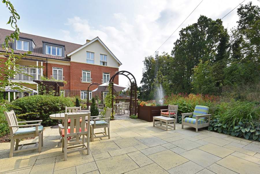 Coombe Hill Manor, Kingston upon Thames, Greater London, KT2 7EQ