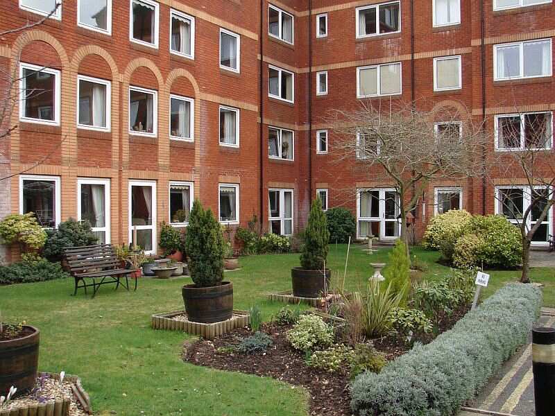 Homelake House, Poole, Dorset, BH14 8UG To rent/let Sheltered