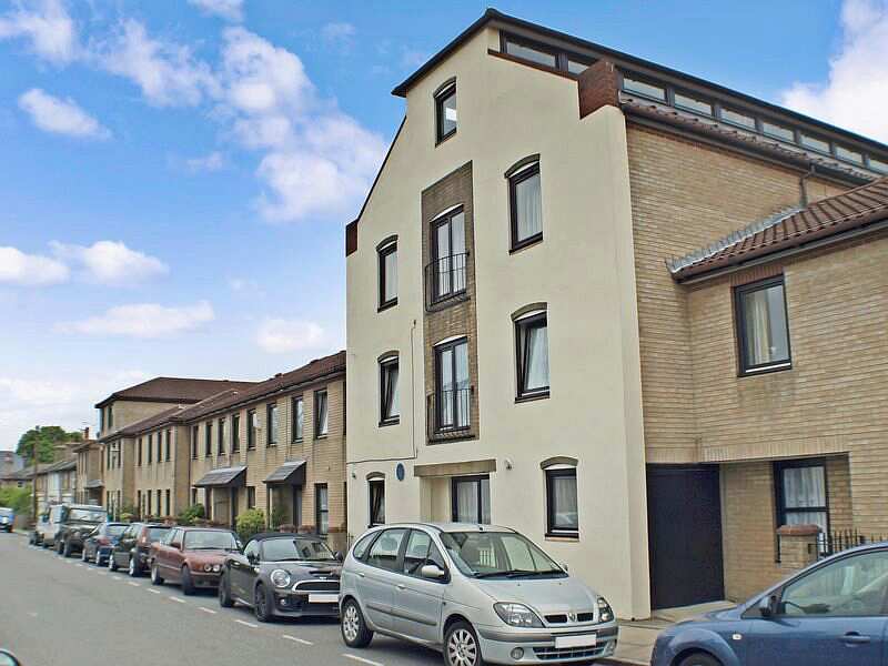 Albion Court