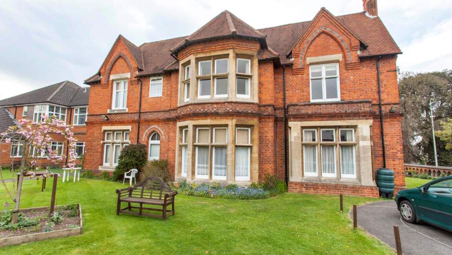 Windsor Court, Reading, Berkshire, RG1 7RA For sale Sheltered