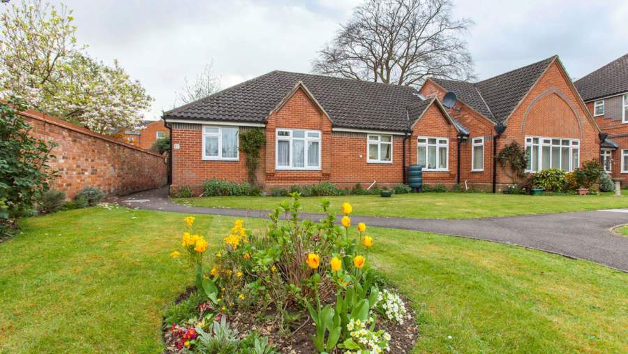 Windsor Court, Reading, Berkshire, RG1 7RA For sale Sheltered