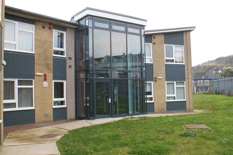 Cwrt Ynysmeurig, Rhondda Cynon Taff, Rhondda Cynon Taff, CF45 4YD