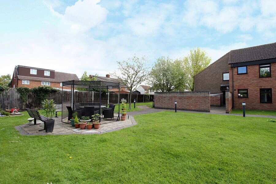 Jubilee Lodge, Redbridge, Greater London, E18 1BQ To rent/let
