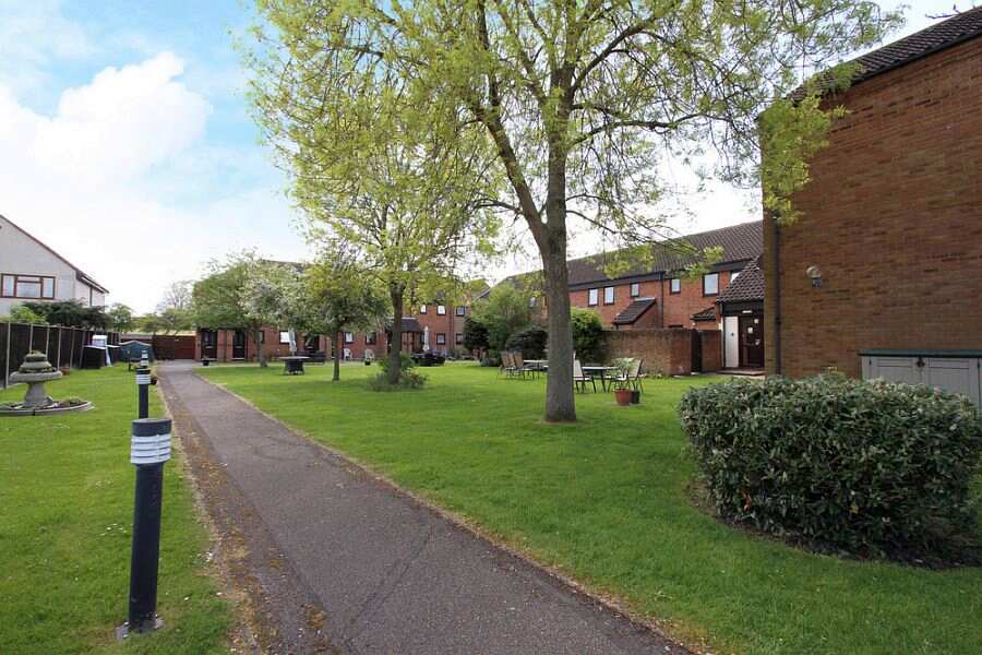 Jubilee Lodge, Redbridge, Greater London, E18 1BQ To rent/let