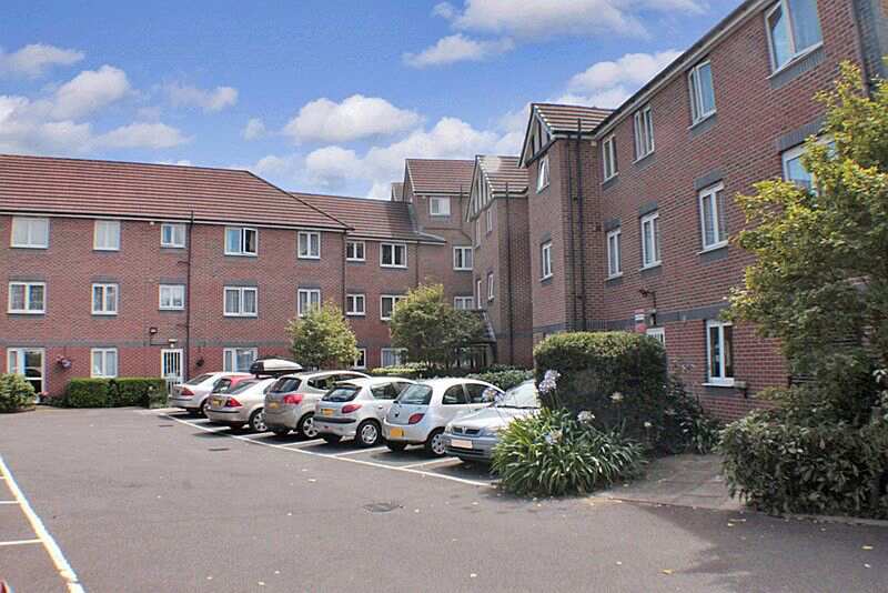 Howards Court, SouthendonSea, Essex, SS0 7DG For sale Sheltered