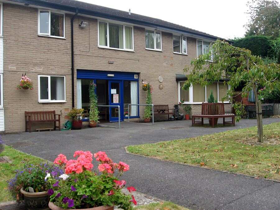 Hawkinge House, Chesterfield, Derbyshire, S40 4EY Sheltered housing, retirement housing