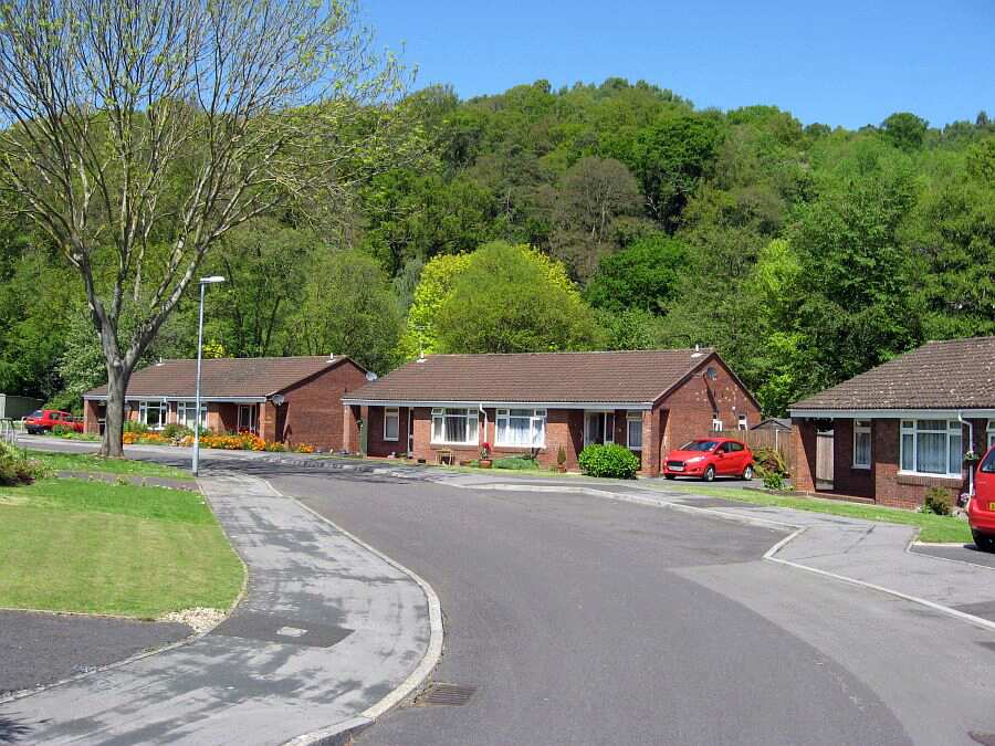 Bratton Close/Sainsbury Brake/Falklands Rise, West