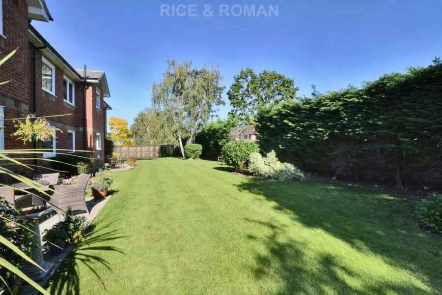 Royston Court, Elmbridge, Surrey, KT10 0AF Sheltered housing