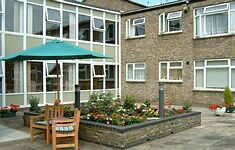 De Montfort Court
