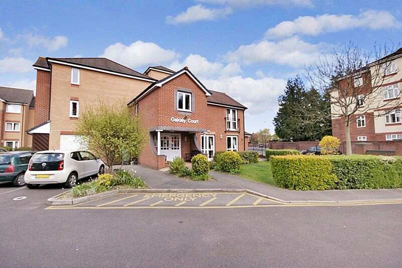 Oakley Court, Southampton, Hampshire, SO16 4FA For sale Sheltered