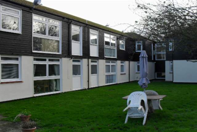 Lee Court