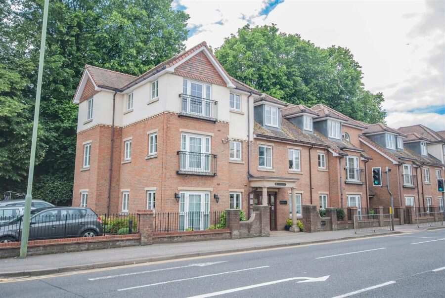 Gilhams Court, Dacorum, Hertfordshire, HP4 1AT For sale Sheltered