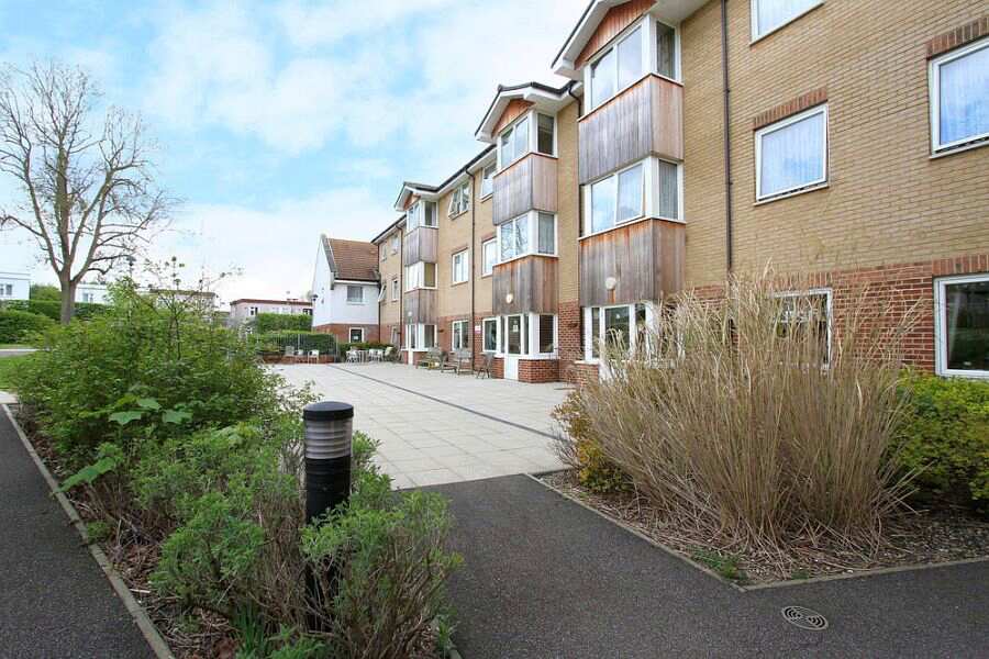 Paines Brook Court, Havering, Greater London, RM3 9JN To rent/let
